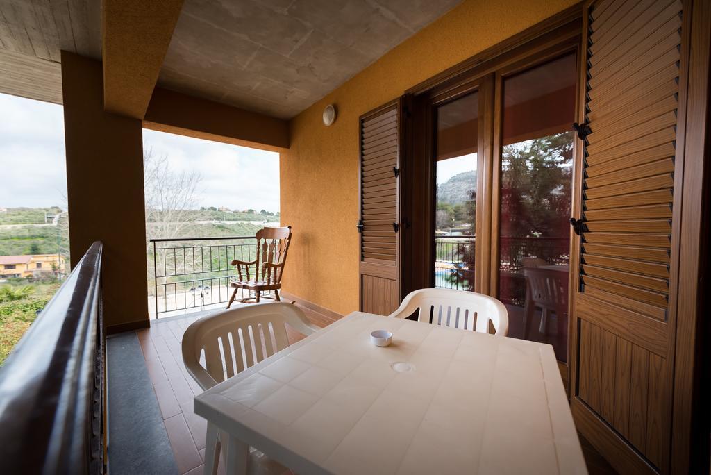 Valle Himara Guest House Piana Degli Albanesi Exterior photo